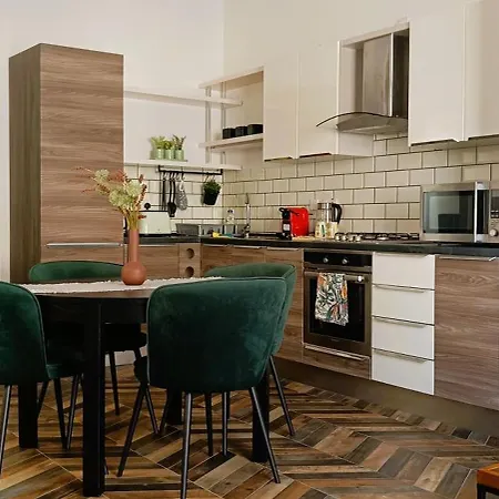 Two Bedroom Loft With Outdoor Area, Served With Lift דירה רבאט