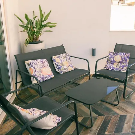 Two Bedroom Loft With Outdoor Area, Served With Lift *