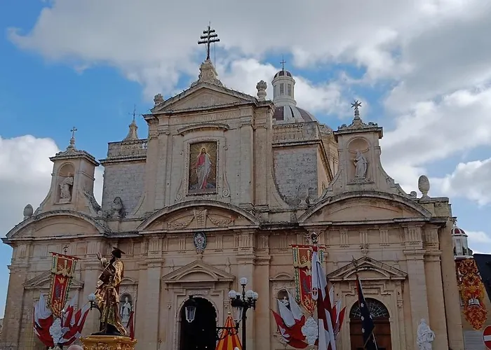 Two Bedroom Loft With Outdoor Area, Served With Lift Apartment